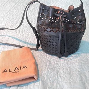 Alaia bucket bag